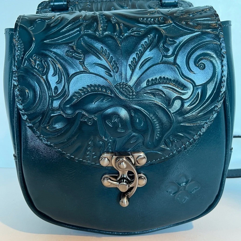 NWT Patricia Nash Leather Rocca Saddle Blue Coral Crossbody Bag - Picture 2 of 13